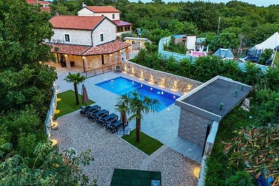 Charmante Villa Old Stone mit Pool