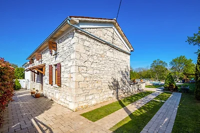 Villa Vinci mit Pool & Spielplatz