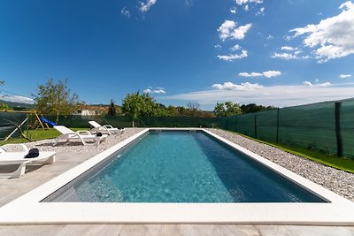 Villa Butoniga Natuur met Zwembad