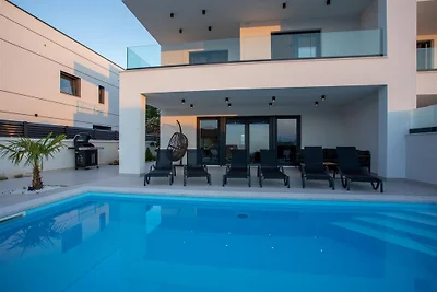 Villa Manhattan mit Pool am Meer
