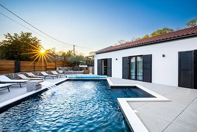 Villa Primus con piscina e jacuzzi