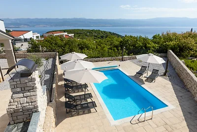 Villa Andrea– Stilvolle Oase mit Pool & Meerblick