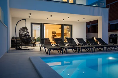 Villa Diva am Meer mit Pool