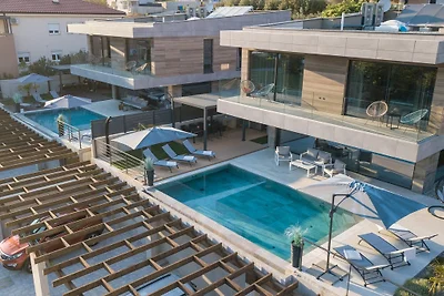 Villa Allure / Pool,Sauna & Jacuzzi