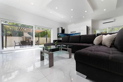 Villa Veroniq con piscina e jacuzzi