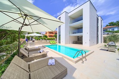 Villa Celeia-Luxus FeWo 1 mit Pool