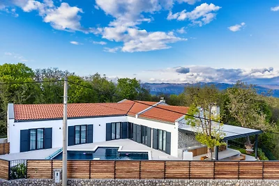 Villa Primus con piscina e jacuzzi