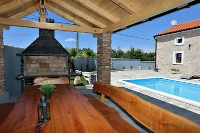 Villa Kristina mit Pool