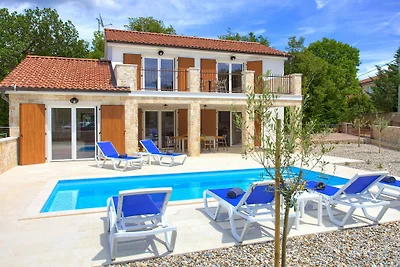 Villa Zala mit beheiztem Pool