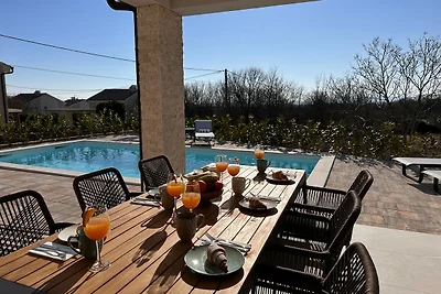 Charmante Villa Navis mit privatem Pool