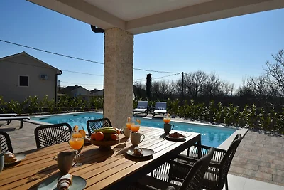 Charmante Villa Navis mit privatem Pool