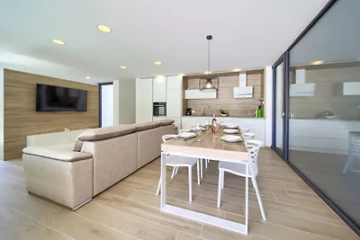 Villa Celeia-Luxus FeWo 3 mit Pool