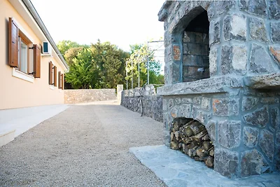 Villa Lavender's Breeze mit Pool