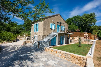 Steinhaus mit Pool, nur 50 vom Meer