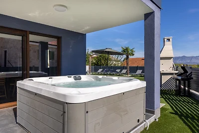 Villa Azur mit Pool & Whirlpool