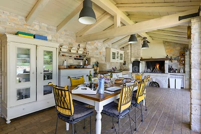 Villa Lipa mit beheiztem Pool, Sauna und Weinkeller