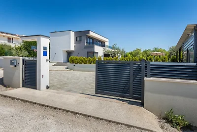 Villa Marinella mit beheiztem Pool