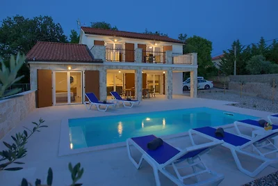 Villa Zala mit beheiztem Pool