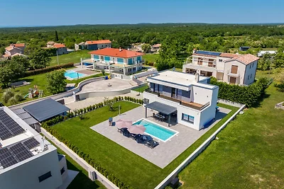 Villa Marinella mit beheiztem Pool