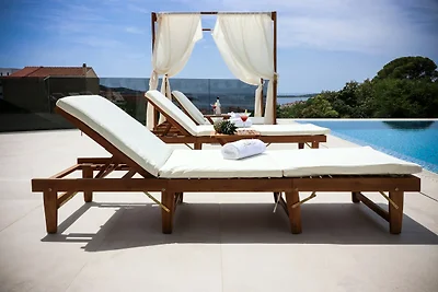 Luxus Villa Golden Lion mit Pool