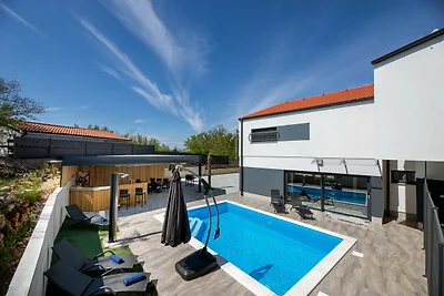Villa George con piscina riscaldata