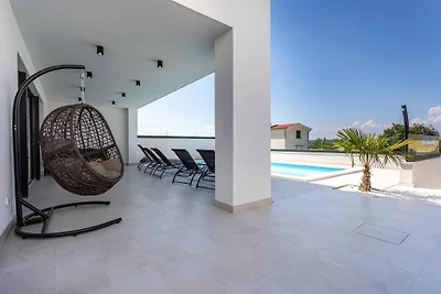 Villa Manhattan mit Pool am Meer