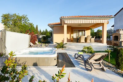Villa Lavender's Breeze mit Pool