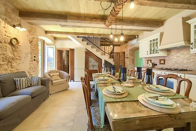 Villa con piscina riscaldata e vista mare