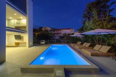Villa Celeia mit beheiztem Pool