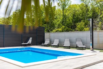 Villa George con piscina riscaldata