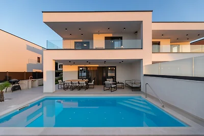 Villa Aria am Meer mit Pool