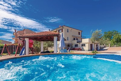 Villa mit Pool, Jacuzzi & Sauna
