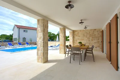 Villa Zala mit beheiztem Pool