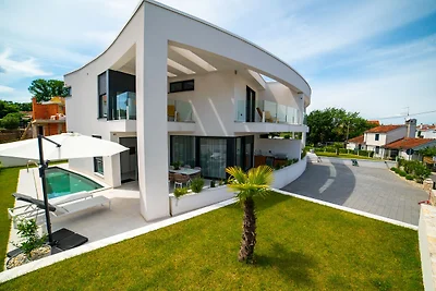 Villa Sarah mit beheiztem Pool