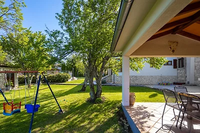 Villa Vinci mit Pool & Spielplatz