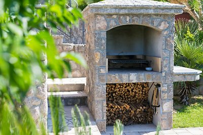 Appartamento rustico con piscina e vista mare