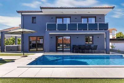 Villa Azur mit Pool & Whirlpool