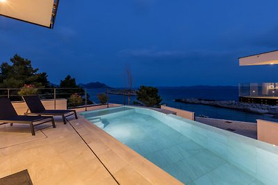 Villa Aurelia am Meer mit Pool