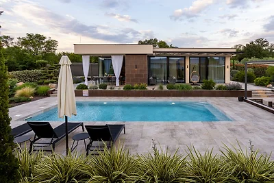 Villa Blumarine – Eine moderne Oase des Komforts mit privatem Pool