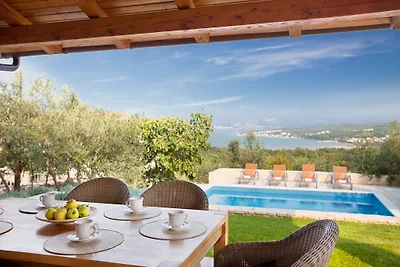 Villa Maria con piscina vicino al mare