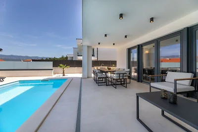 Villa Aria am Meer mit Pool