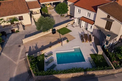 Ferienhaus Pietra mit privater Pool
