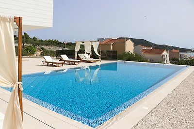 Luxus Villa Golden Lion mit Pool