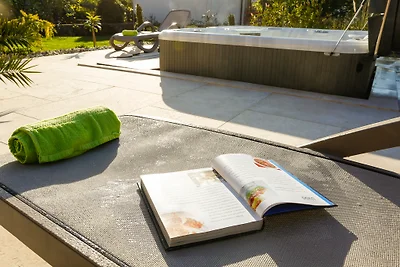 Villa Lavender's Breeze mit Pool