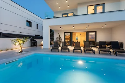 Villa Manhattan mit Pool am Meer