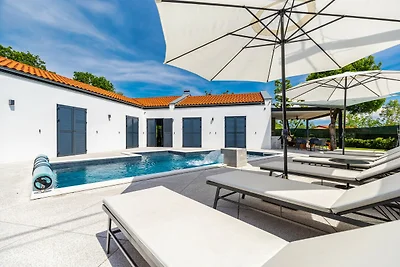 Villa Primus con piscina e jacuzzi