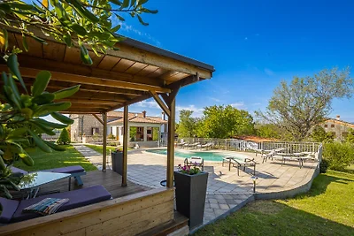Villa Vinci mit Pool & Spielplatz