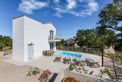 Villa Dani mit beheiztem Schwimmbad