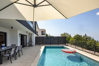 Villa Aris mit beheiztem Pool & Meerblick