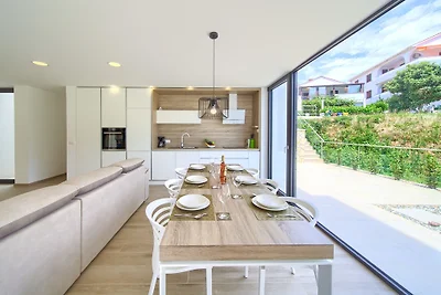Villa Celeia-Luxus FeWo 1 mit Pool
